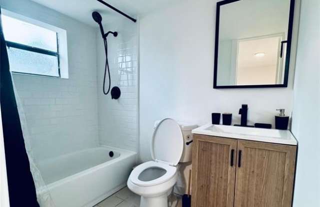 2205 SW 16th Ter photos photos