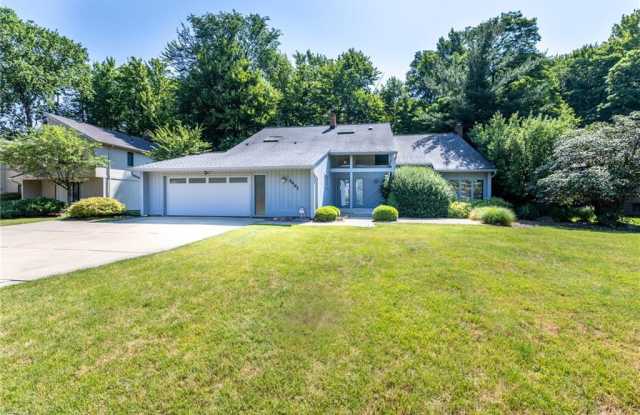 5497 Clarendon Dr - 5497 Clarendon Drive, Solon, OH 44139