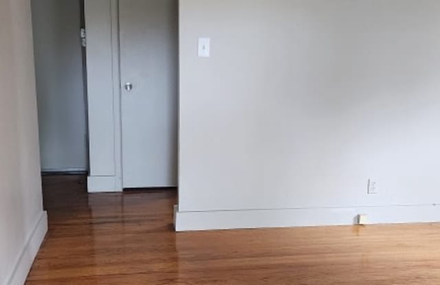 4645-4647 W. Fond du Lac Ave - Lower Gallery 3