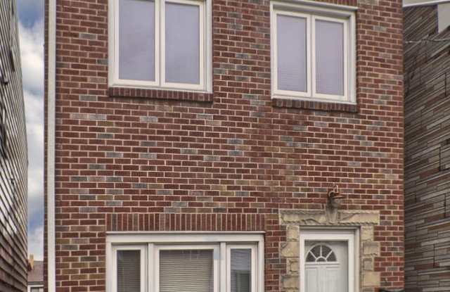 Charming 3 bed, 2 bath, south side flats home, amazing location! photos photos
