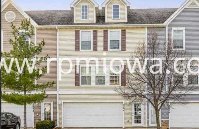 GREAT SOUTH ANKENY LOCATION!! 2 Bedroom, 2 Bath Townhome in Ankney photos photos