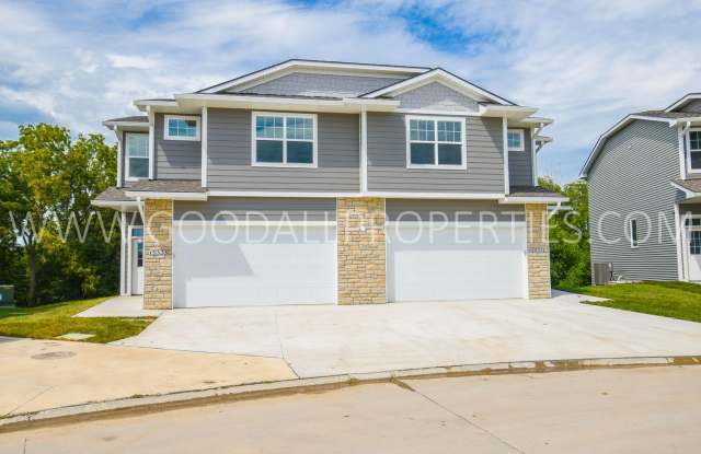4 Bdrm 3.5 Bath Townhome with a Finished Walkout Basement - 15323 Goldenrod Drive, Urbandale, IA 50111
