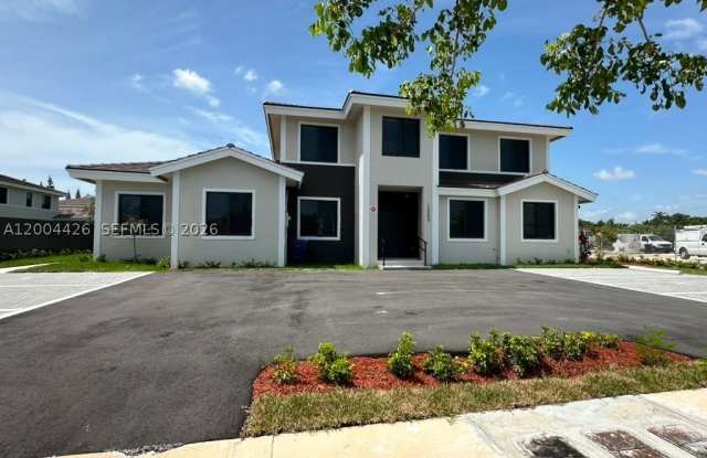12556 SW 194th St photos photos