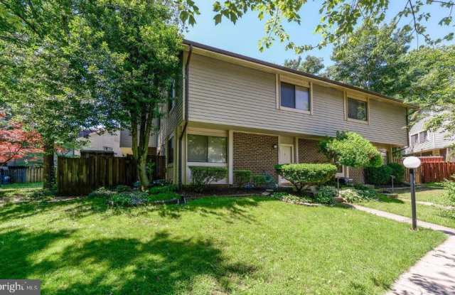 10671 MYRTLE OAK CT - 10671 Myrtle Oak Court, Burke Centre, VA 22015