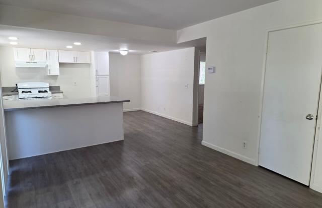 Ventura 2+1 Upper level apartment w/ 1-Car Garage Gallery 4