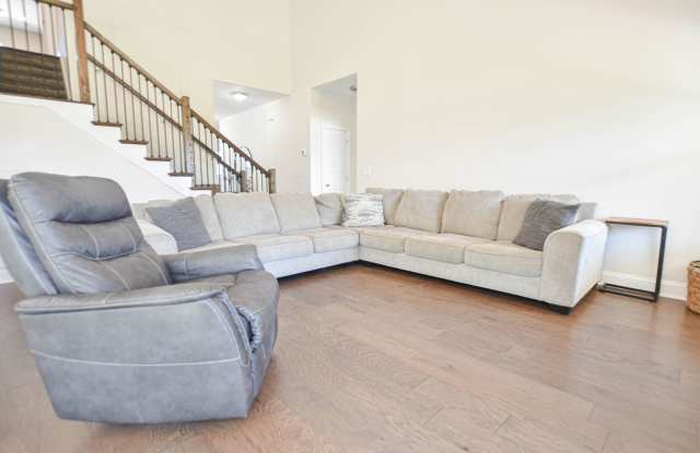 Pet Friendly Four Bedroom with Bonus! Gallery 4