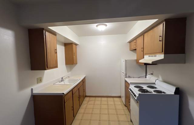 2121 De Koven Avenue - 2 Gallery 4