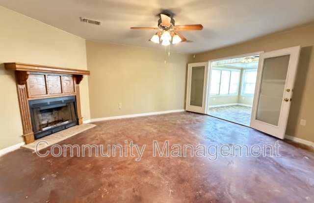 1314 N Range Ave photos photos