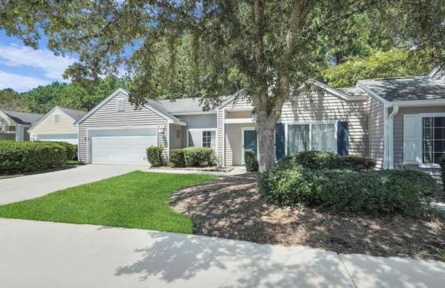 "Charming 2-Bed Oasis with 2 Full Baths, Den and Screened Patio on Huquenin Lane in Sun City!" Gallery 3