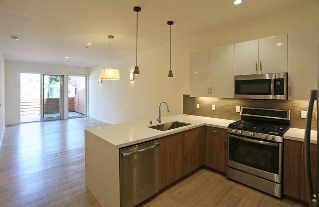 OPEN HOUSE: Wednesday (7/29) 5:30pm-5:50pm. Attractive, contemporary 1BR/1BA (528 Thomas L. Berkley Way #306) Gallery 4