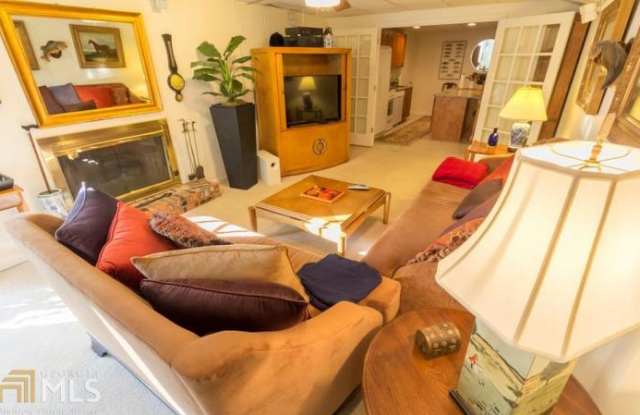 305 Beachland Dr Gallery 3