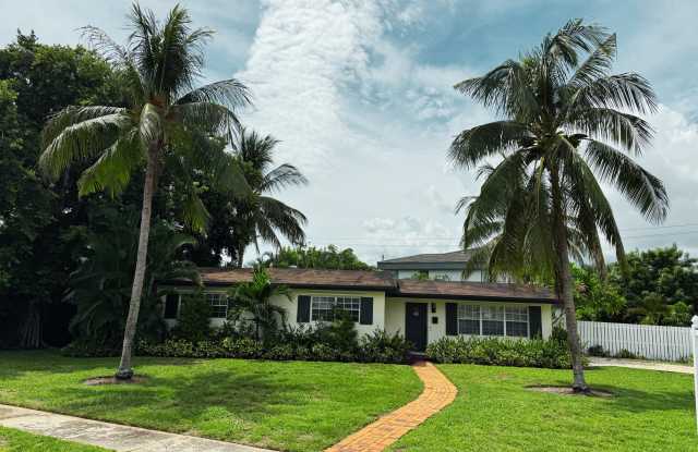 300 NE 7th Street photos photos