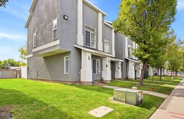 475 North Redwood Road Gallery 1