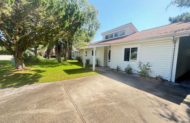 PET-FRIENDLY, THREE-BEDROOM IN SURFSIDE BEACH'S CAROPINES COMMUNITY IS AVAILABLE NOW! photos photos