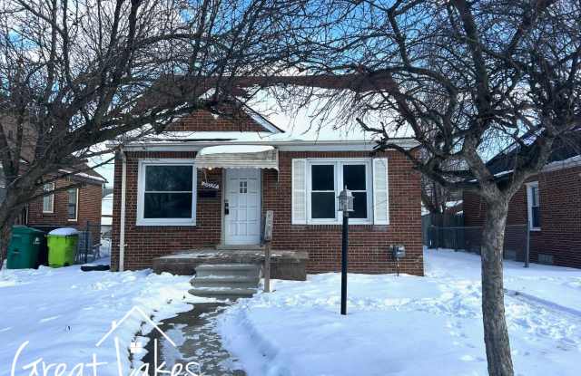 Charming 3 Bedroom 1 Bathroom now available for rent photos photos