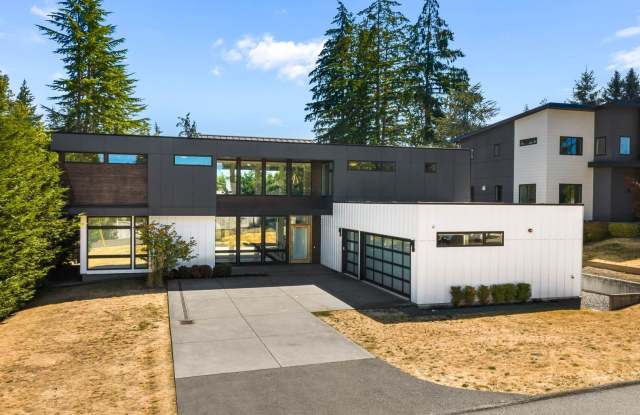 Luxury Bellevue Retreat with 6 Bedrooms, Chef’s Kitchen & Private Deck photos photos