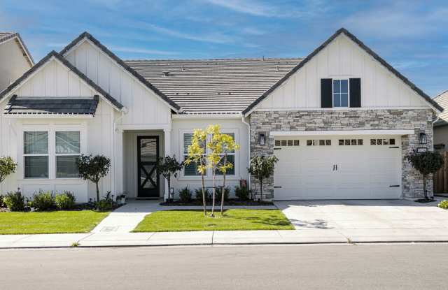 High-End 4 Bedroom Home with Solar photos photos
