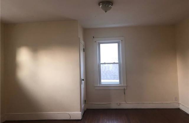 511 Roosevelt Avenue Gallery 4