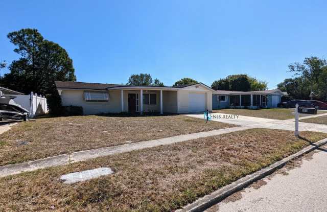 Gorgeous 2/1/1 1100 Sq. Ft. with HUGE kitchen/great room combo, tile floors throughout, BONUS ROOM a fenced in yard!!!! Gallery 3