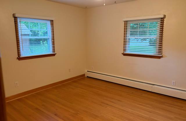 4325 2 Woods Road Gallery 4