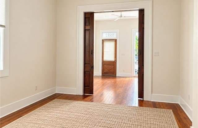 1220 BARTHOLOMEW Street Gallery 4