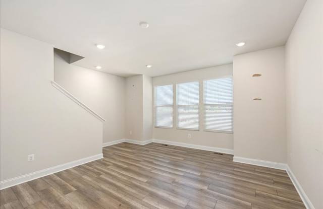 Plantation Lakes Townhome | $2,195/Month | 3 Bedrooms + Resort-Style Amenities Gallery 3