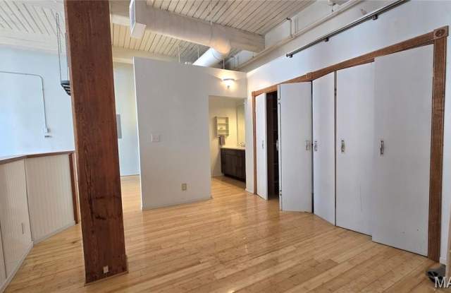 1300 Washington Avenue Gallery 4