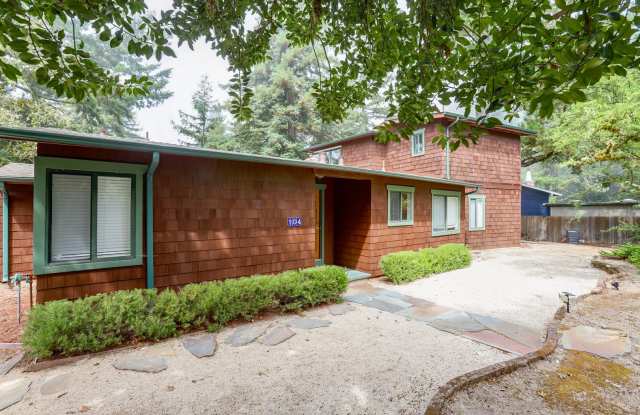 3 Bed / 2 Bath Woodside home on large lot surrounded by beautiful tall trees. YouTube tour!! photos photos