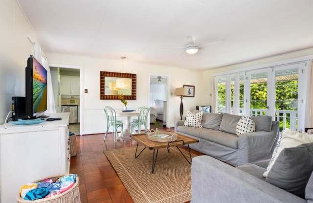 3bd/2ba Beachy Charm Home w/Private Pool & Close Walk to beach. Lanikai Cottage Gallery 4