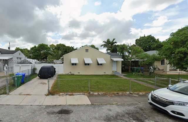 471 NW 32nd Ct Gallery 1