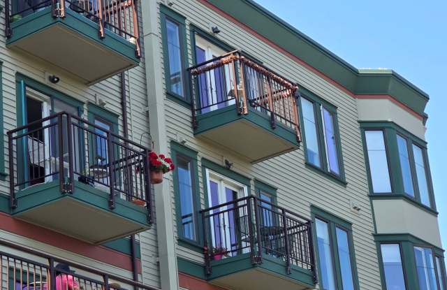 Lovely condo above Aldrichs Market - 940 Lawrence Street, Port Townsend, WA 98368