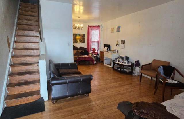 518 W DUNCANNON Avenue Gallery 4