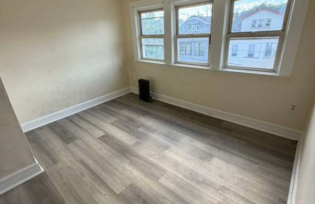 180 Columbia Ave photos photos