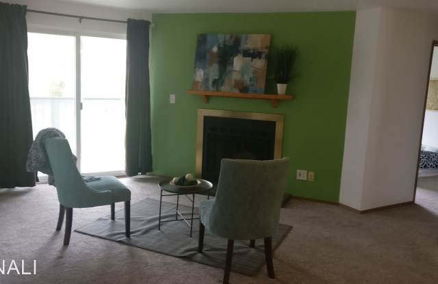 10838 E Riverside Dr C-202 - 10838 East Riverside Drive, Bothell, WA 98011