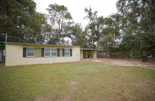 3 Bed / 1 Bath Home In Town photos photos 3 Bed / 1 Bath Home In Town photos photos