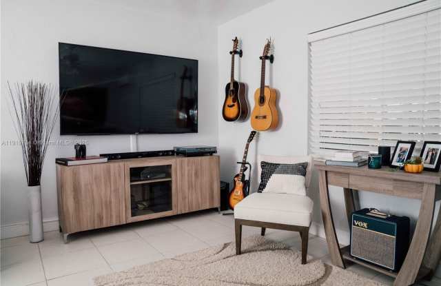 7901 SW 64th Ave photos photos