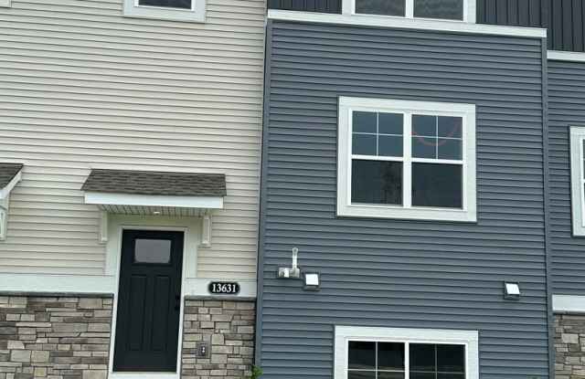 Rare Rogers 3 bed brand new town house for lease!!! photos photos
