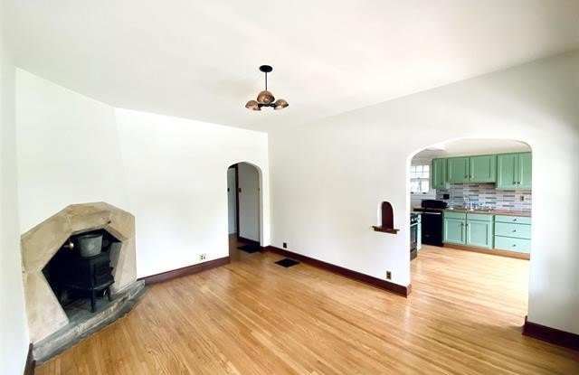 923 E Hunter Avenue Gallery 3