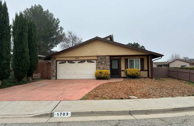 Well Kept Home in Sierra Bonita - 1703 Lark Ellen Drive, El Paso de Robles, CA 93446