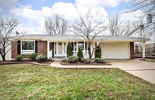 596 Golfwood Dr photos photos