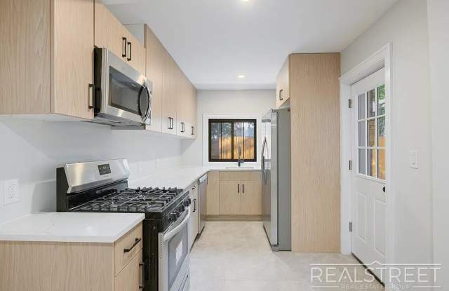 1250 Jefferson Avenue photos photos