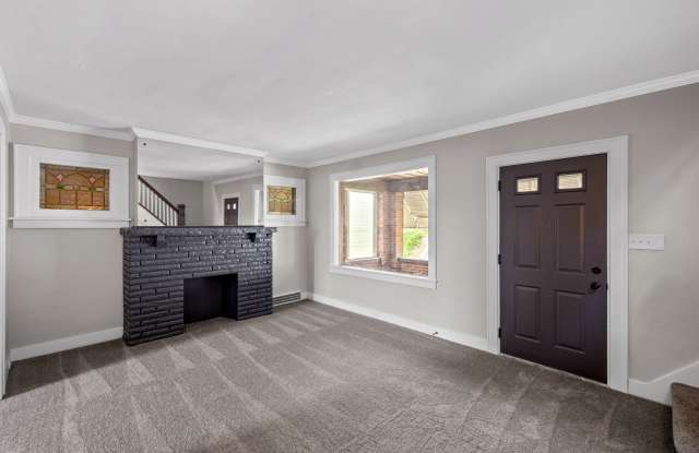 Spacious 3 bedroom home in Mt. Oliver available Feb 15! photos photos