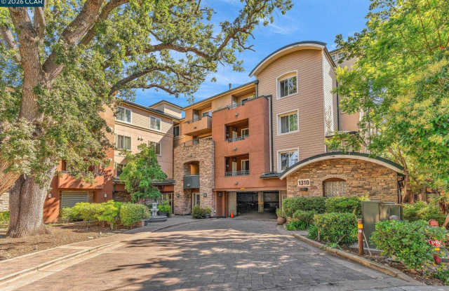 1310 Creekside Dr unit: 303 photos photos