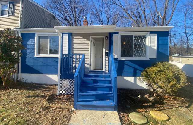 27 Van Wagoner Ave - 27 Van Wagoner Avenue, Clifton, NJ 07013