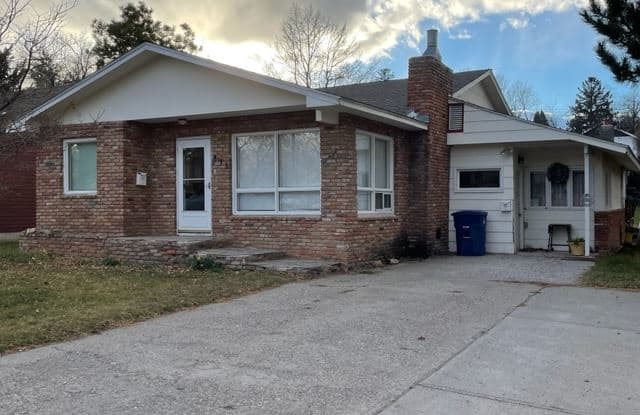 813 S Black Ave Apt A - 813 South Black Avenue, Bozeman, MT 59715
