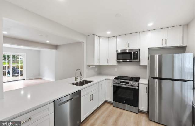 8139 HALLMARK Place Gallery 4