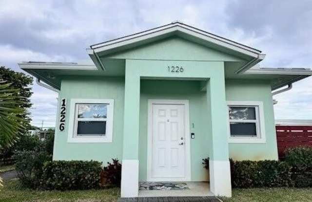 1226 N H Street photos photos