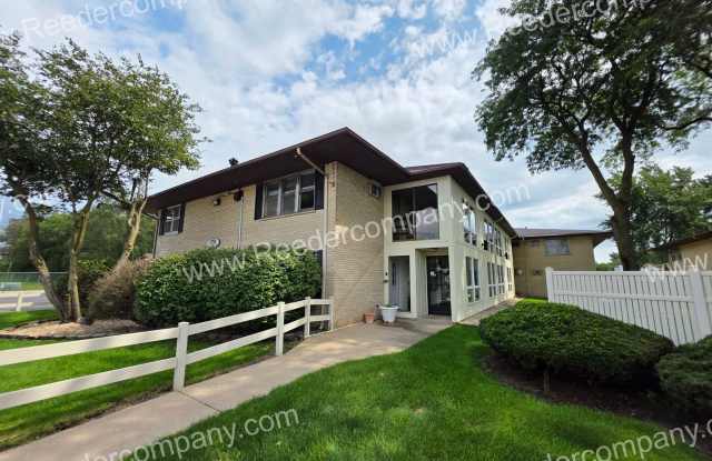 Spacious 1 bedroom Condo Gallery 1