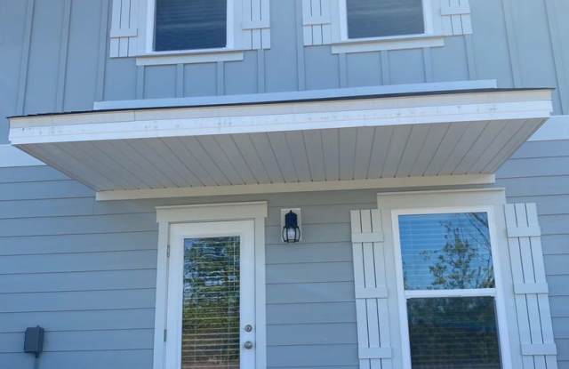 Modern, Spacious & Efficient Townhome in Lynn Haven! *SPECIAL: 1/2 OFF 1st Month's Rent!* + *Military Incentive!* Gallery 3
