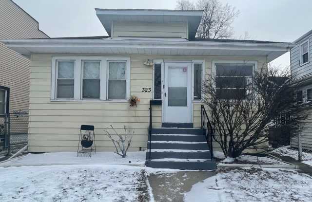 Beautiful 3 Bedroom house for Rent in Calumet City, IL AVAILABLE NOW!! photos photos